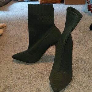 Shoe dazzle Angelique olive crochet boots Sz 8.5